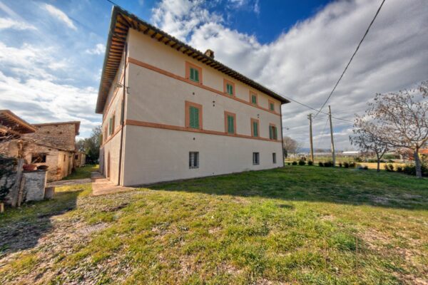 Prestigiosa Villa con 3 appartamenti Campello sul Clitunno, Spoleto